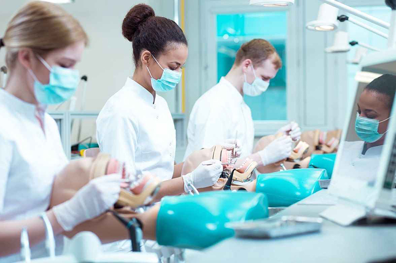 تصویب کمک هزینه دندانپزشکی در کانادا