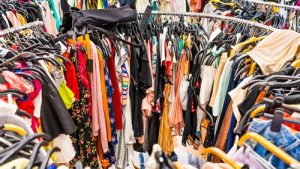 شما در طول سال چند دست لباس می‌خرید؟