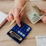 کارفرمایان بریتیش کلمبیا دیگر نمی توانند شما را به خاطر صحبت در مورد دستمزد تنبیه کنند